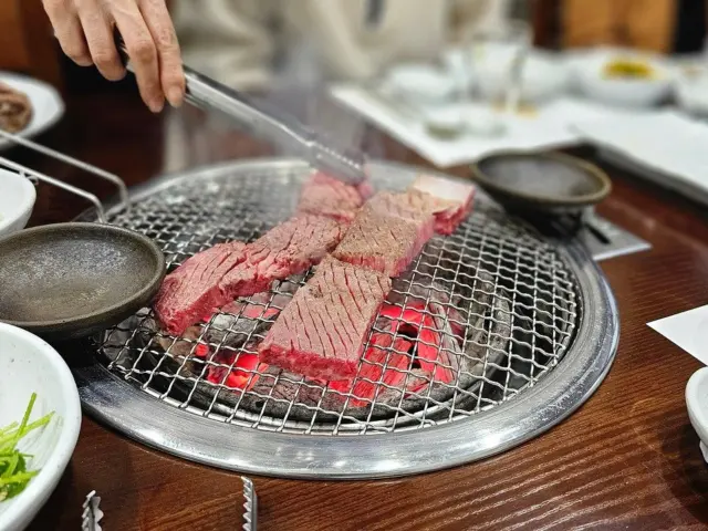 How To Eat Korean BBQ Like A Local: A Simple Step-By-Step Guide For First-Timers (2026)
